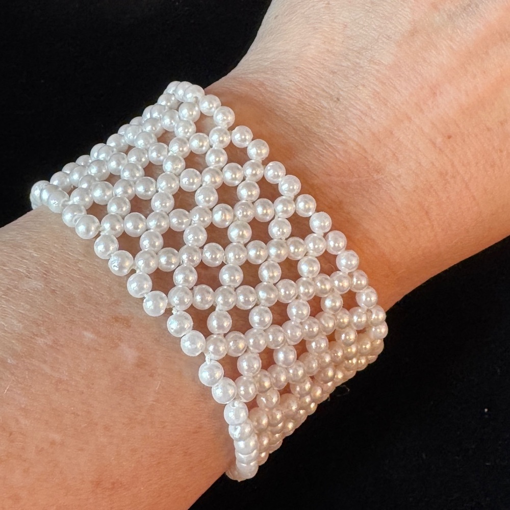 White Pearl Stretch Bracelet